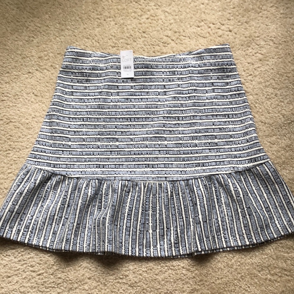 NWT Loft Navy and white ruffle skirt